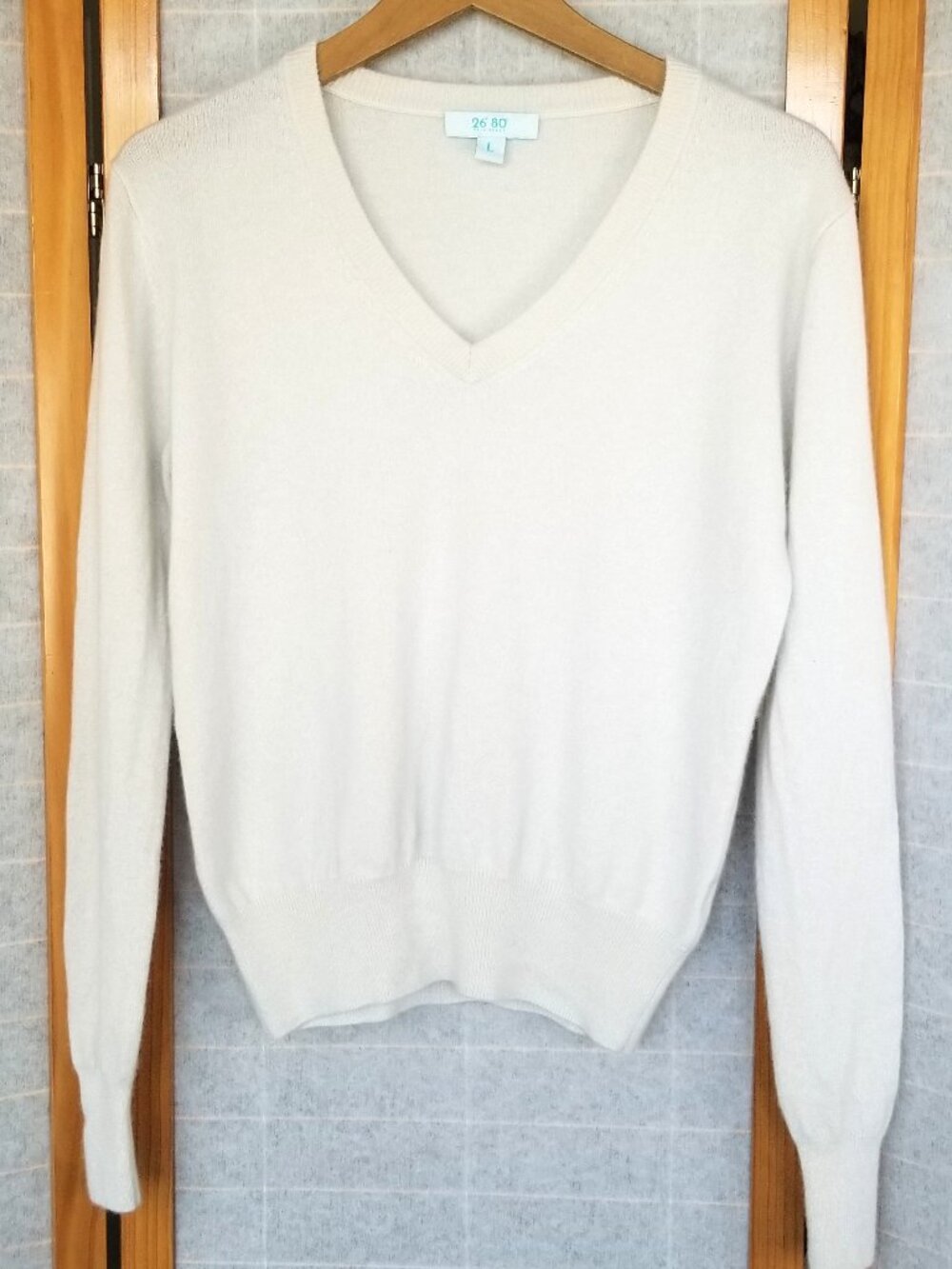 2680 Palm Beach Cashmere Sweater Ivory Gold V-Neck Long Sleeves Size Large